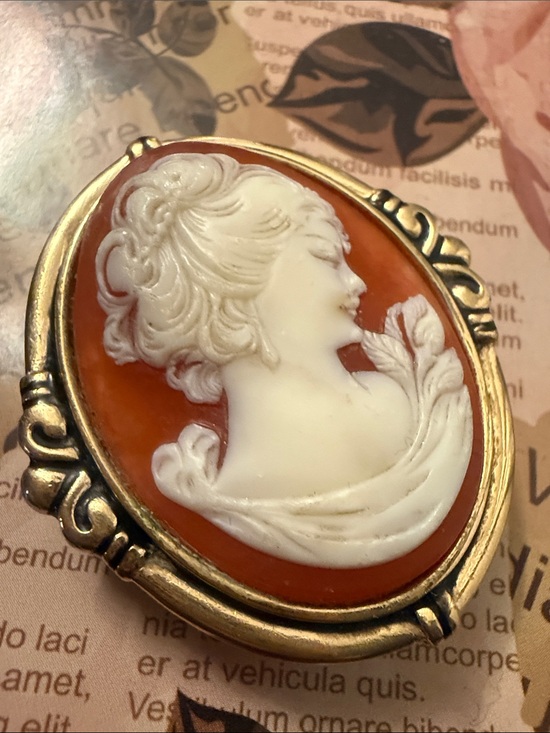 Estee Lauder Jewelry - Estee Lauder Vintage Cameo Solid Perfume Case - empty